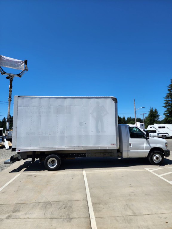 2011 Ford Econoline Image 6