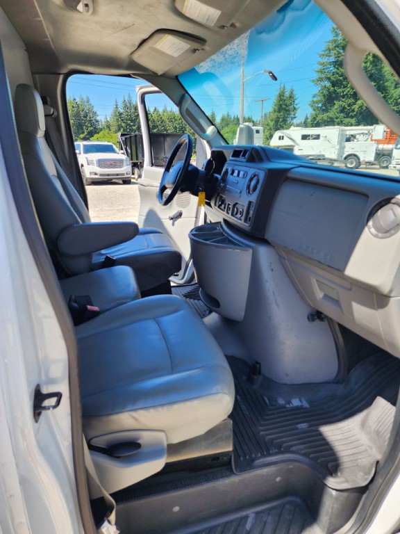 2011 Ford Econoline Image 13