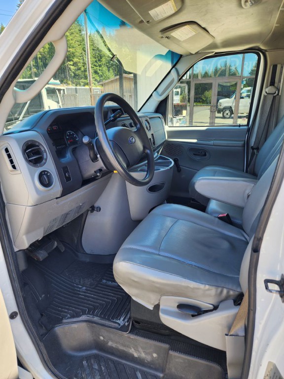 2011 Ford Econoline Image 15