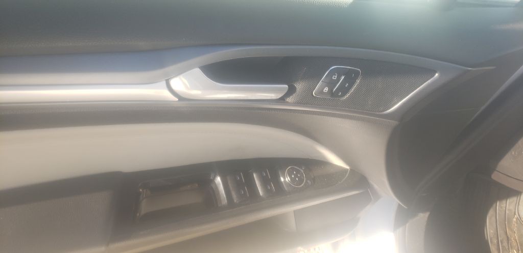 2016 Ford Fusion Image 12