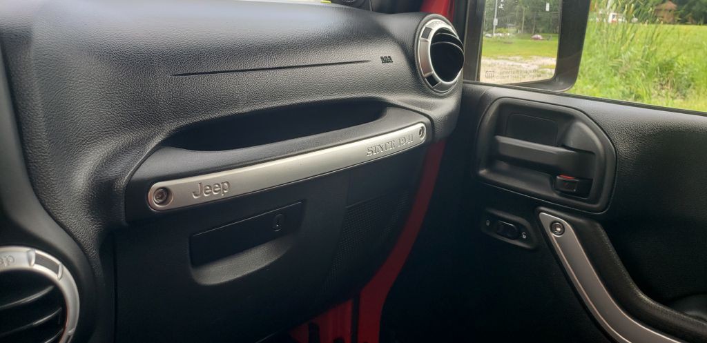 2012 Jeep Wrangler Image 22