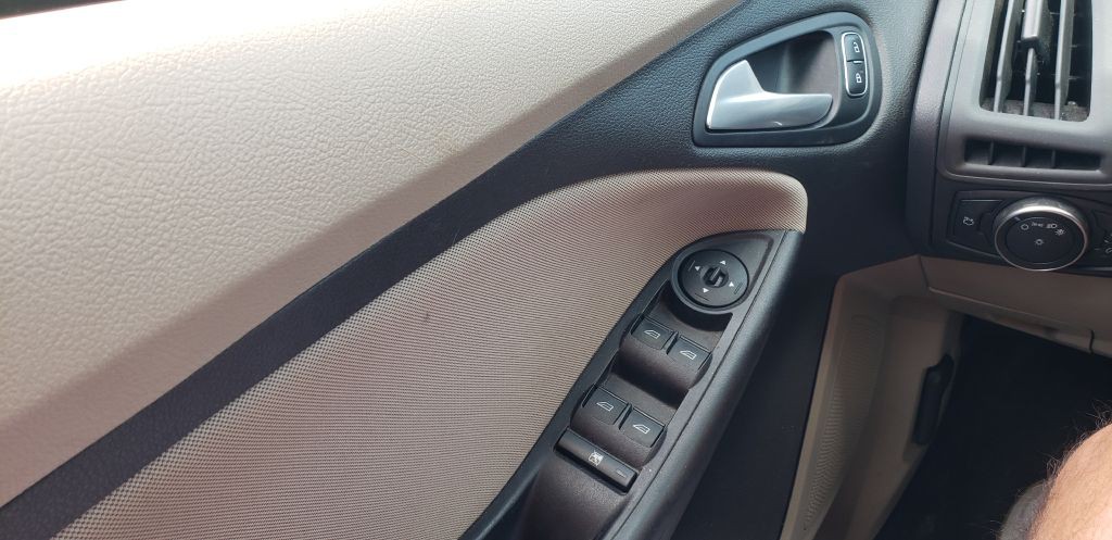 2017 Ford Focus Image 18