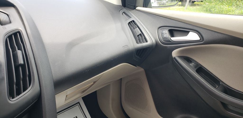 2017 Ford Focus Image 24
