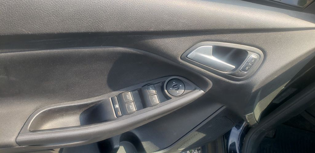 2017 Ford Focus Image 11
