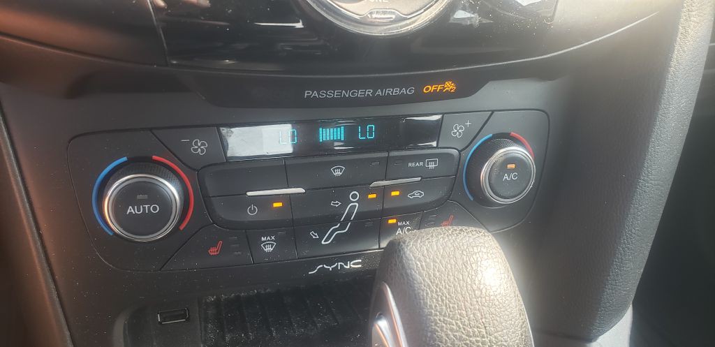 2017 Ford Focus Image 23