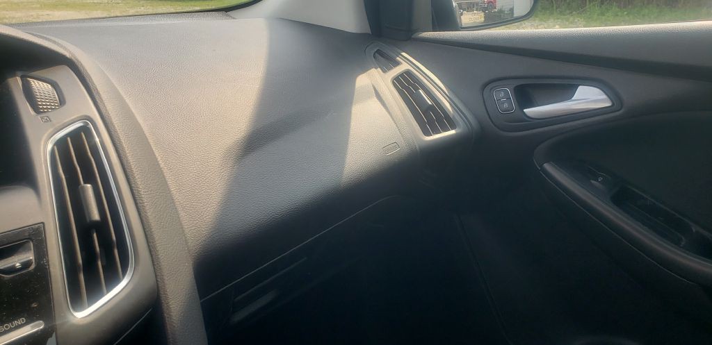 2017 Ford Focus Image 25