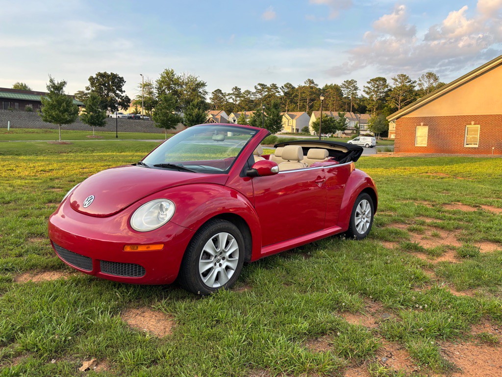 2009 Volkswagen Beetle Image 1
