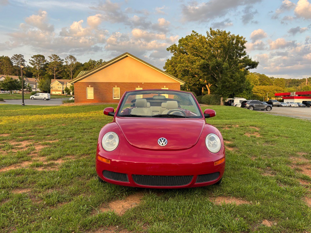 2009 Volkswagen Beetle Image 2
