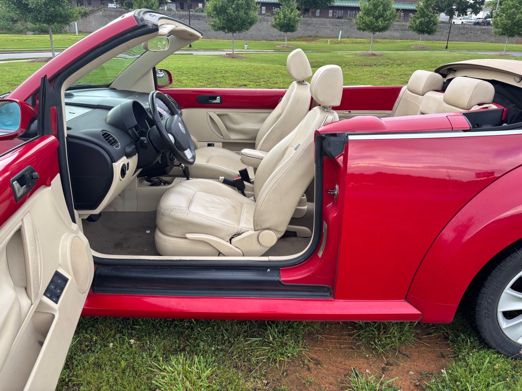 2009 Volkswagen Beetle Image 9
