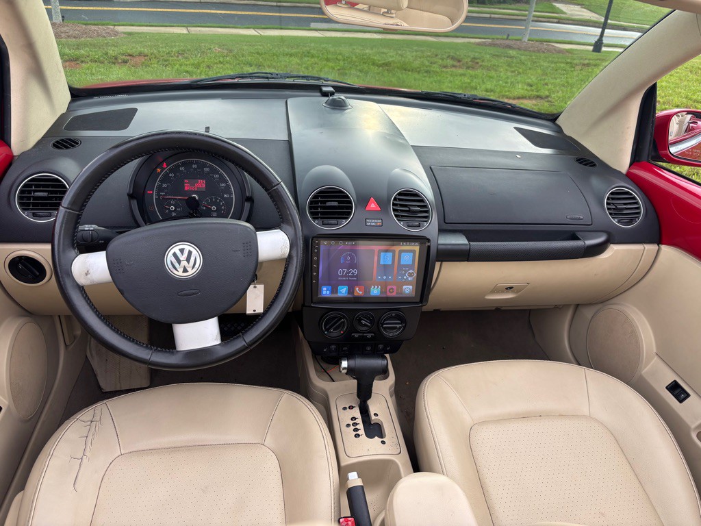 2009 Volkswagen Beetle Image 11