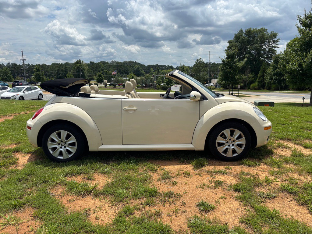 2009 Volkswagen Beetle Image 4