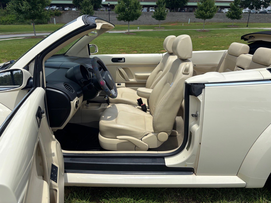 2009 Volkswagen Beetle Image 9