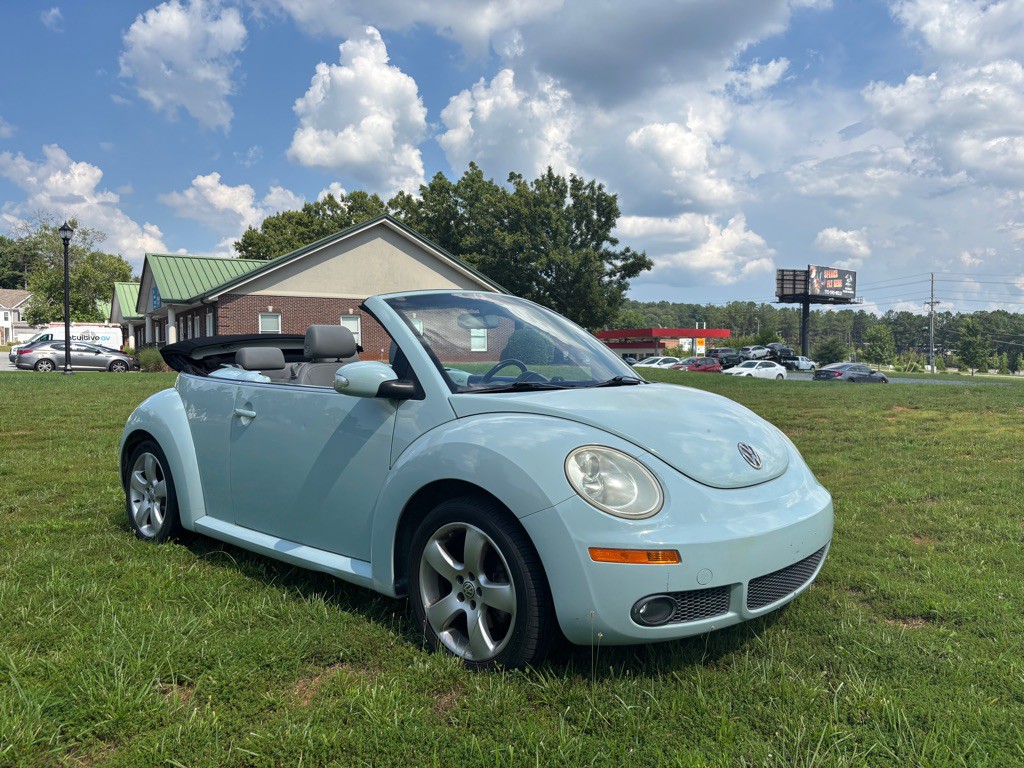 2006 Volkswagen Beetle Image 2