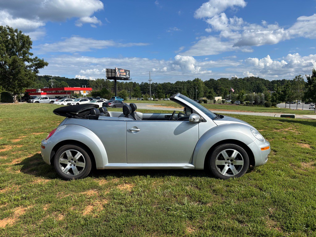 2006 Volkswagen Beetle Image 4