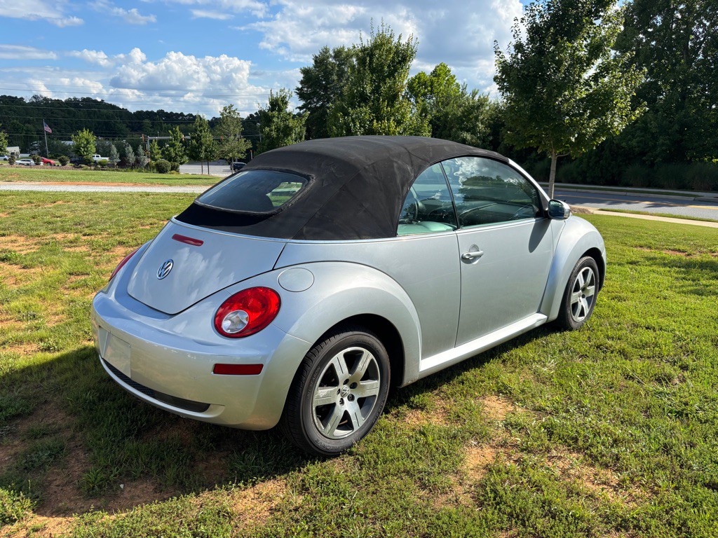 2006 Volkswagen Beetle Image 8