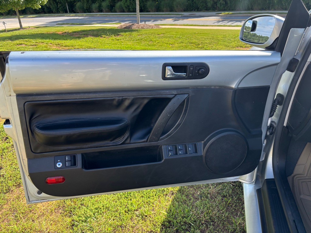 2006 Volkswagen Beetle Image 11