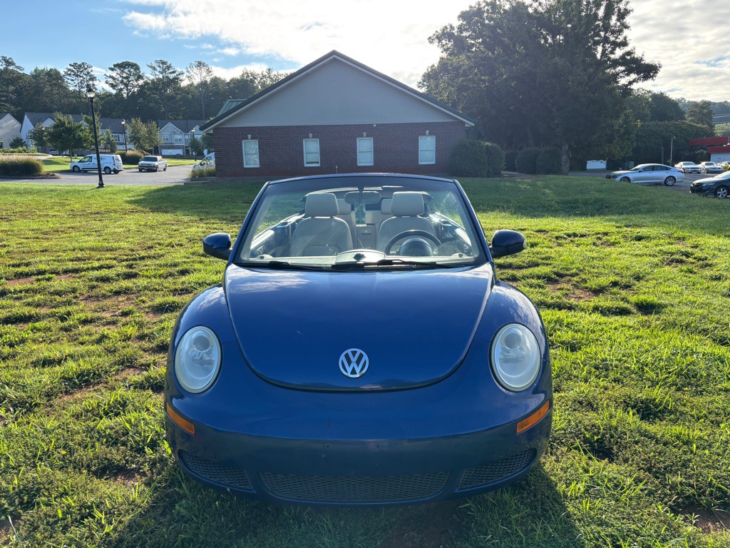 2008 Volkswagen Beetle Image 2