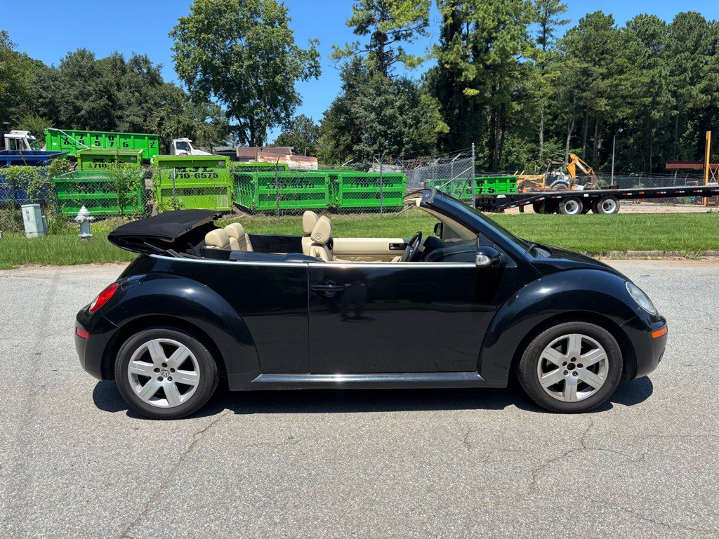 2007 Volkswagen Beetle Image 4