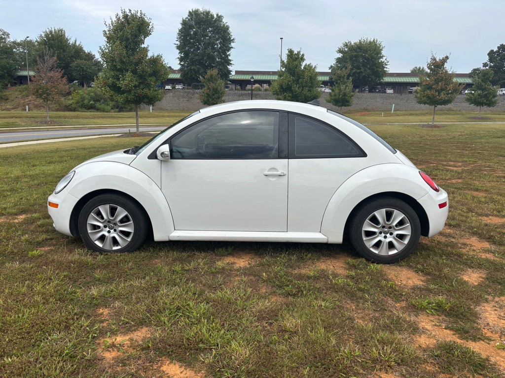 2010 Volkswagen Beetle Image 8