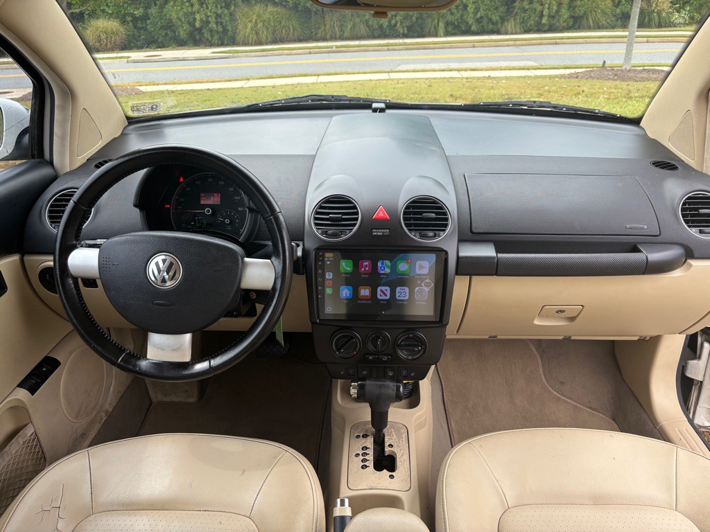 2010 Volkswagen Beetle Image 14