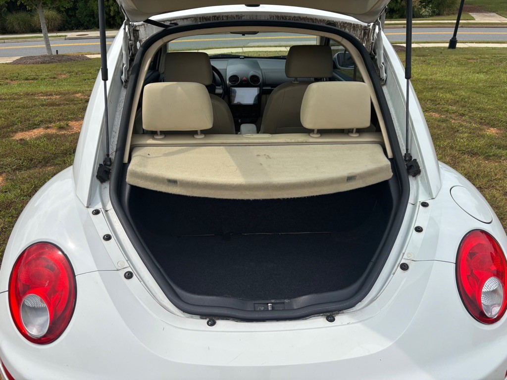 2010 Volkswagen Beetle Image 18