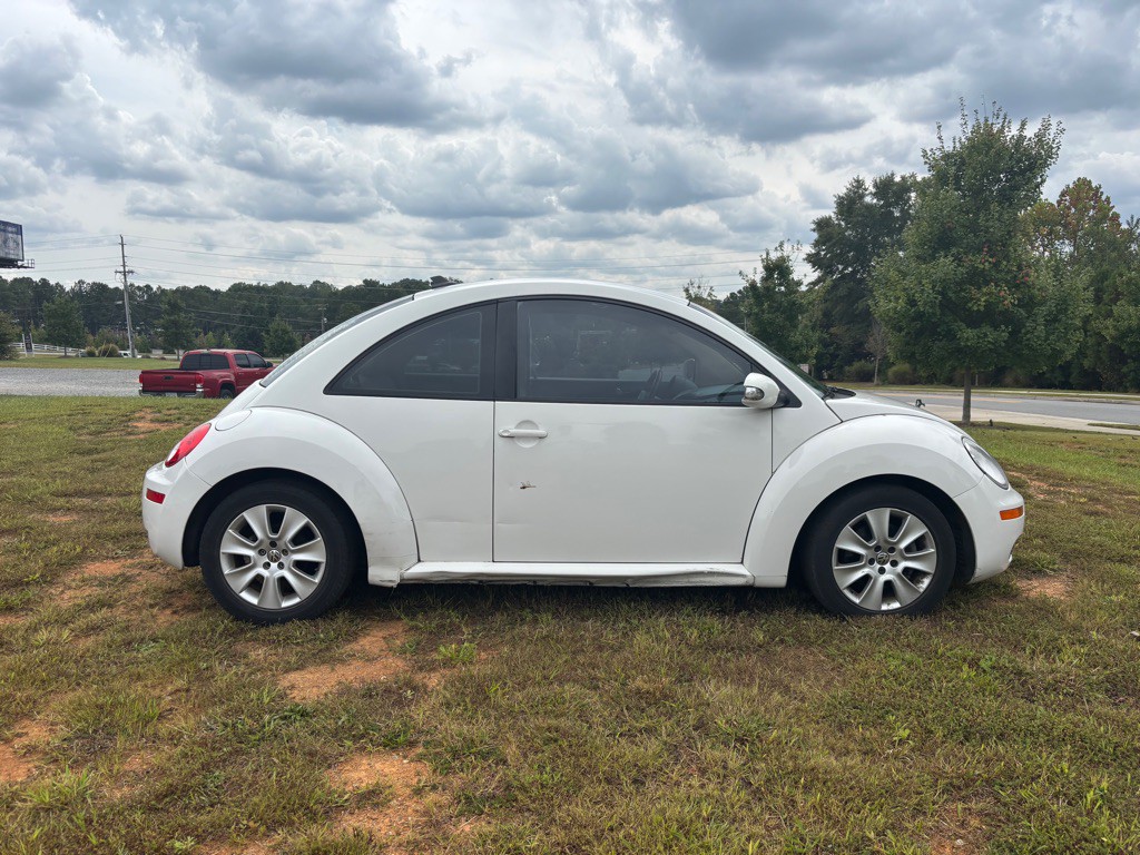 2010 Volkswagen Beetle Image 5