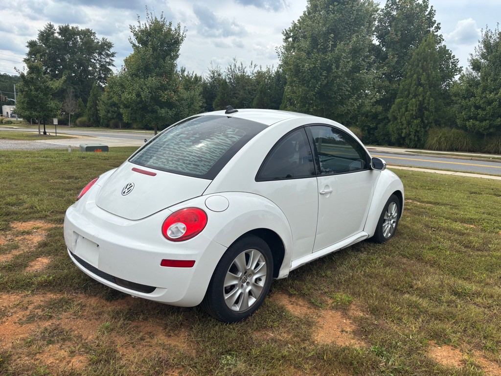 2010 Volkswagen Beetle Image 6