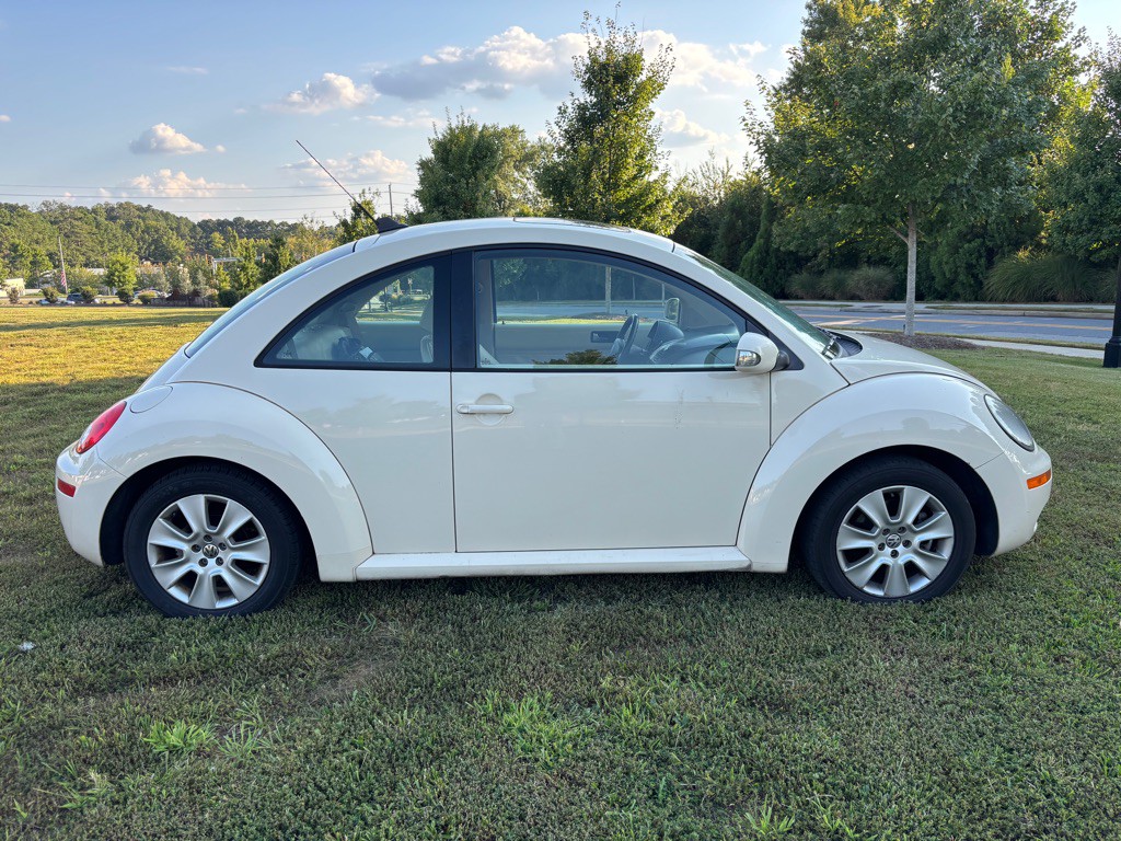 2009 Volkswagen Beetle Image 4
