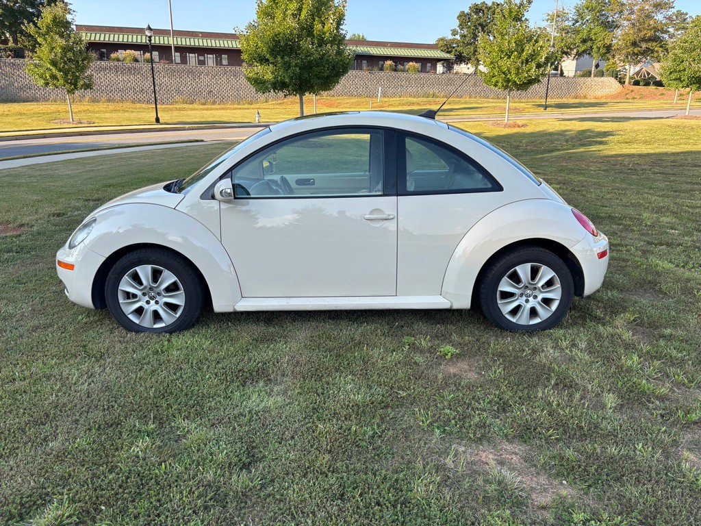 2009 Volkswagen Beetle Image 8