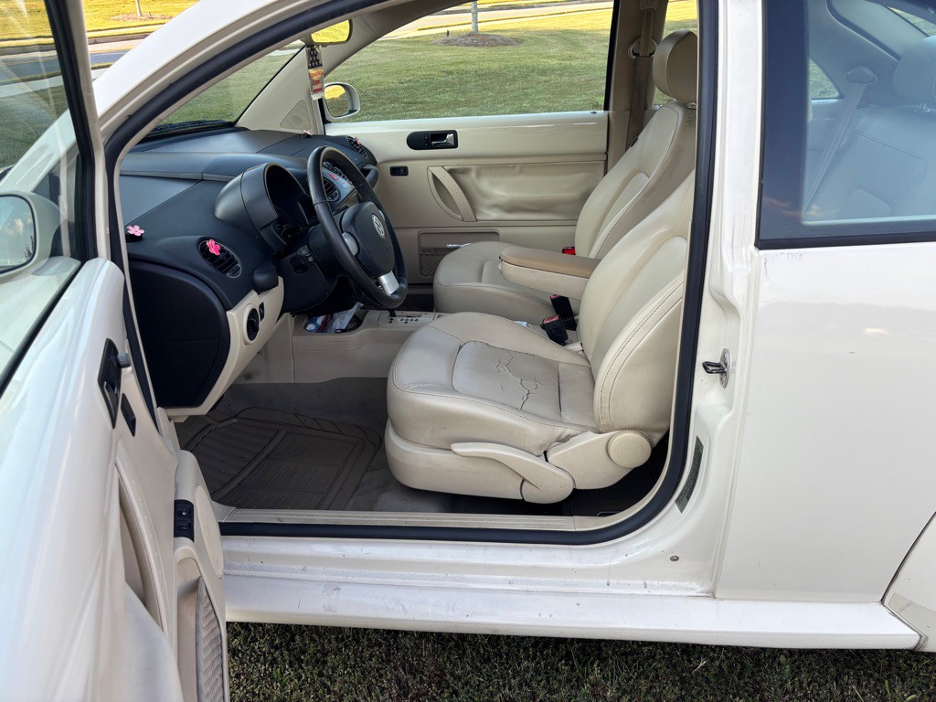 2009 Volkswagen Beetle Image 10