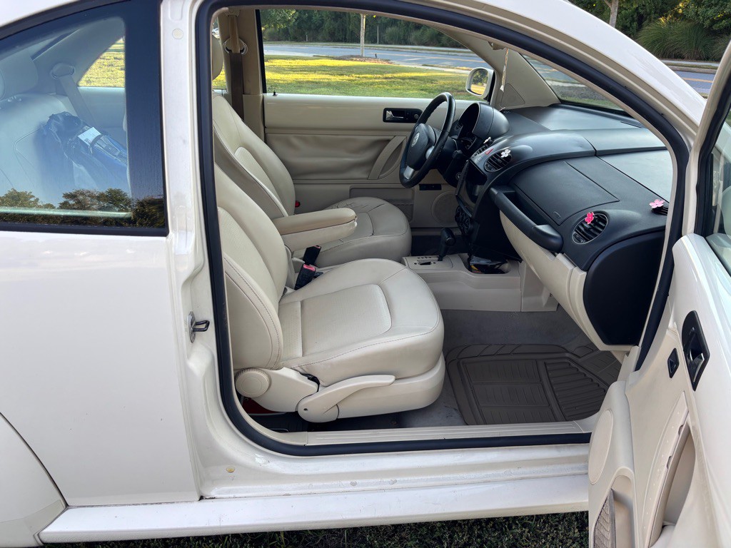 2009 Volkswagen Beetle Image 12
