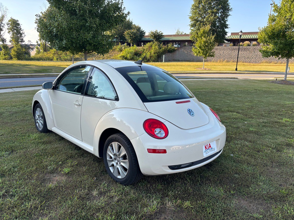 2009 Volkswagen Beetle Image 8