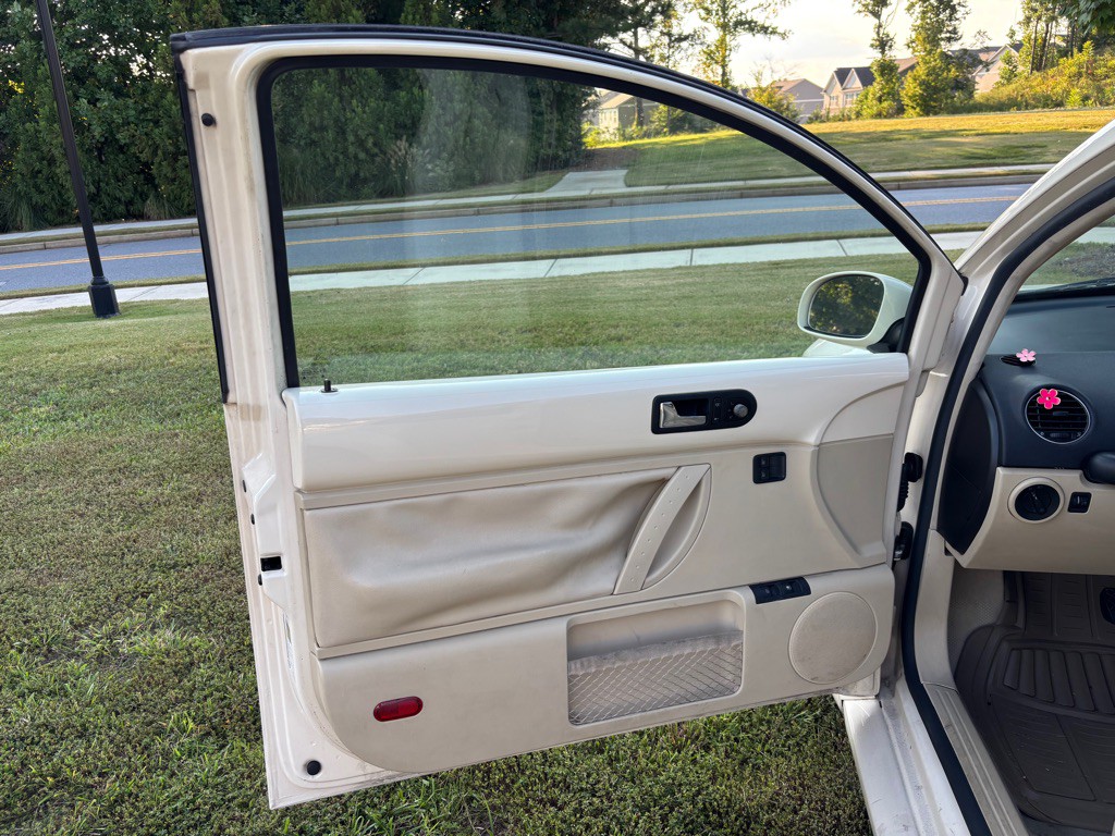 2009 Volkswagen Beetle Image 10