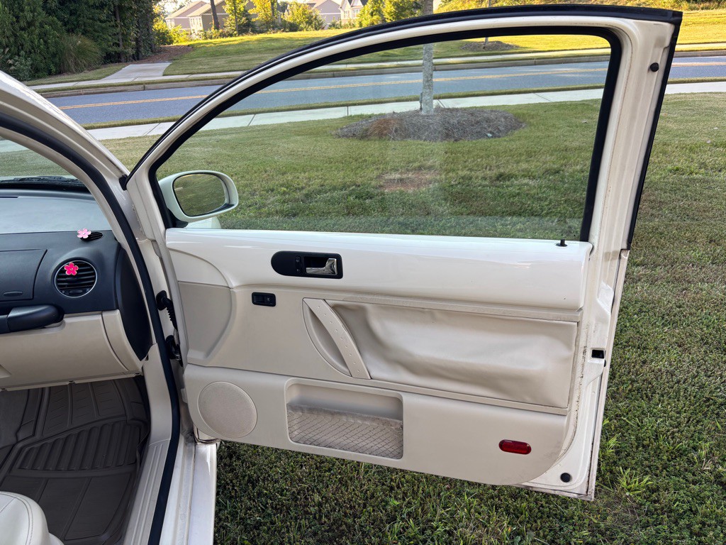 2009 Volkswagen Beetle Image 12