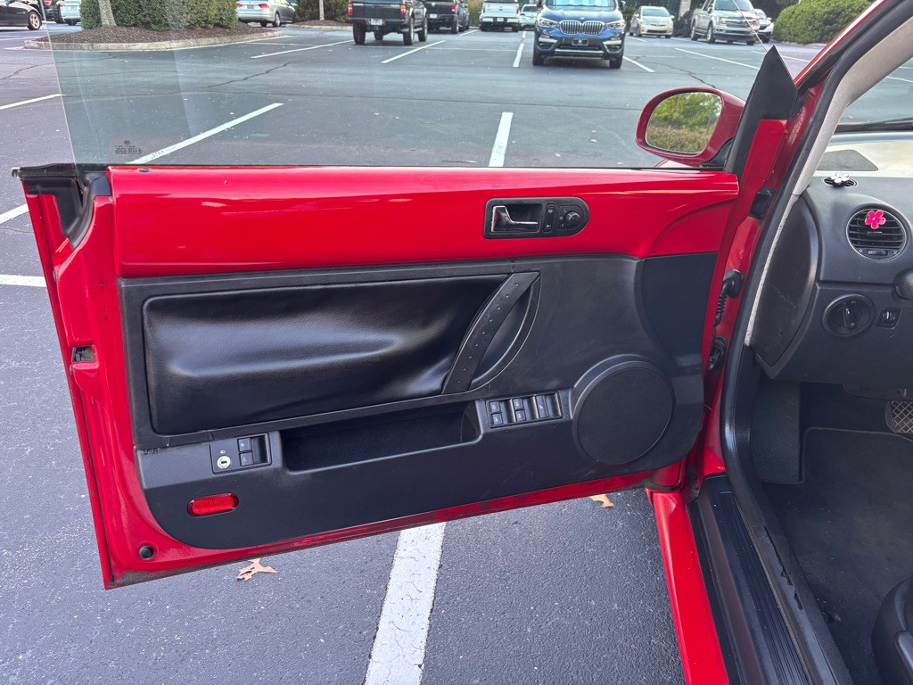2006 Volkswagen Beetle Image 9
