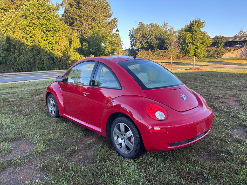 2006 Volkswagen Beetle Image 8