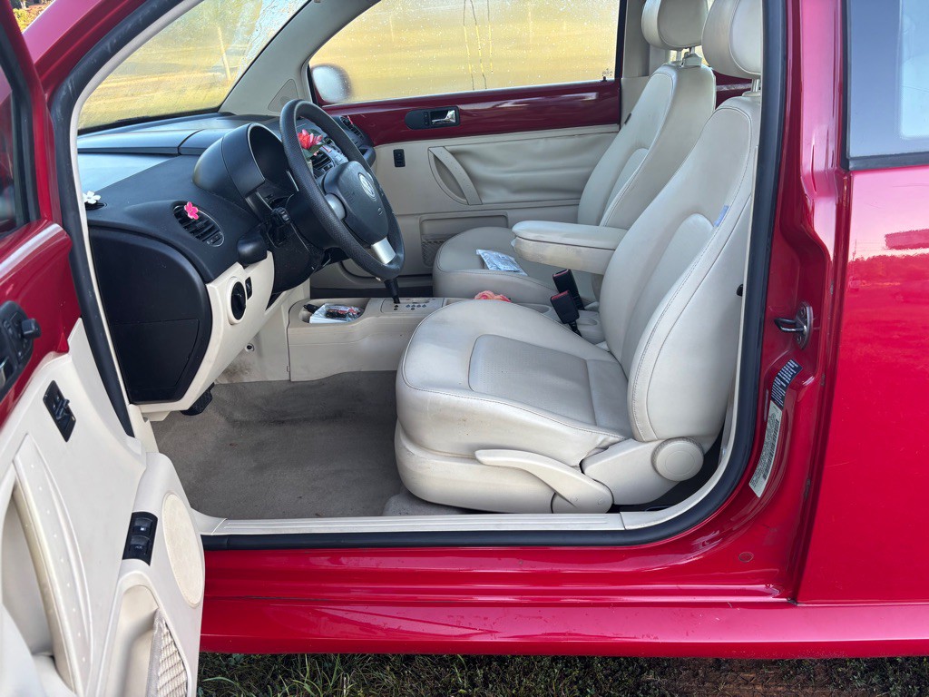 2006 Volkswagen Beetle Image 12