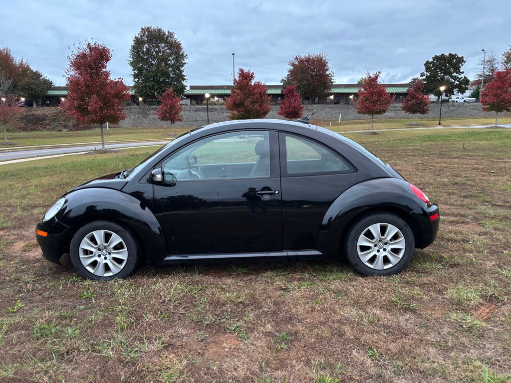 2009 Volkswagen Beetle Image 8