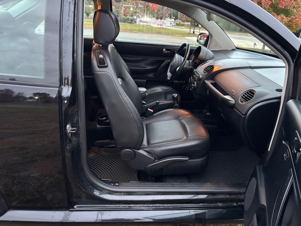 2009 Volkswagen Beetle Image 12