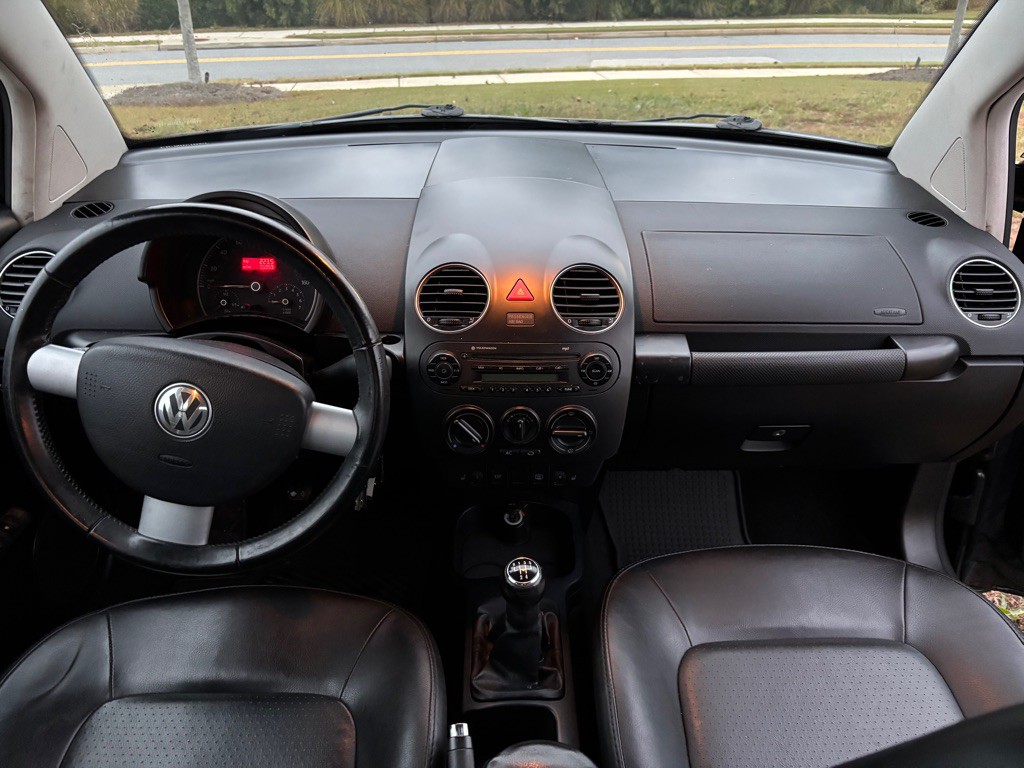 2009 Volkswagen Beetle Image 4