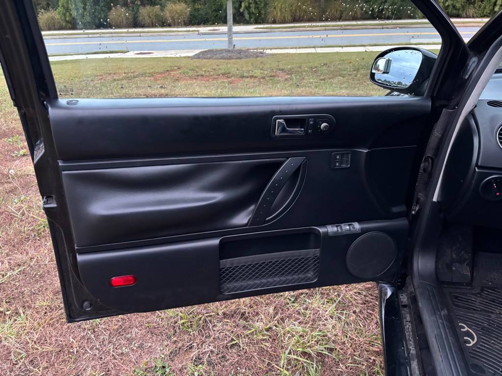 2009 Volkswagen Beetle Image 10