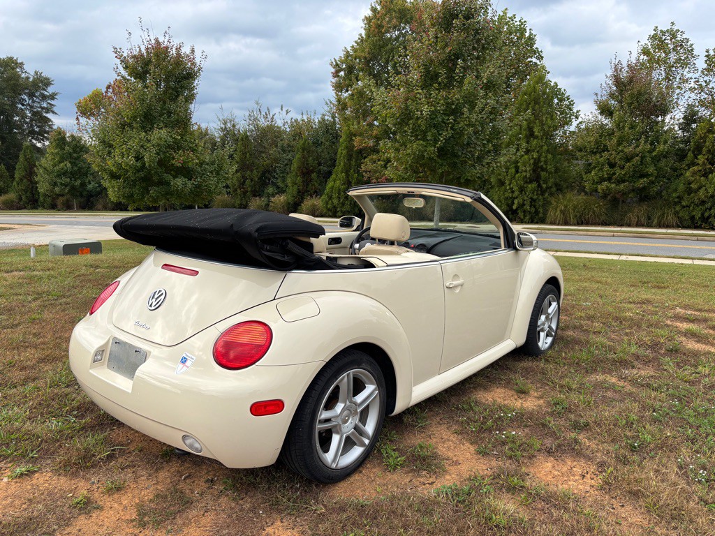 2004 Volkswagen Beetle Image 9