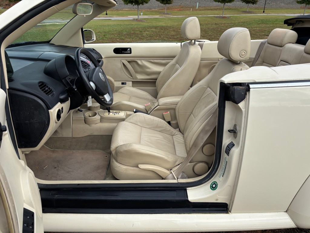 2004 Volkswagen Beetle Image 14