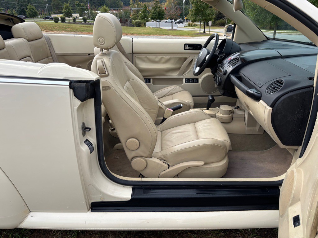 2004 Volkswagen Beetle Image 16