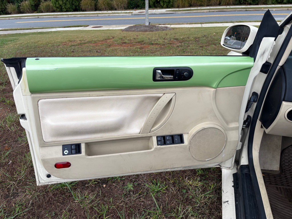 2007 Volkswagen Beetle Image 12