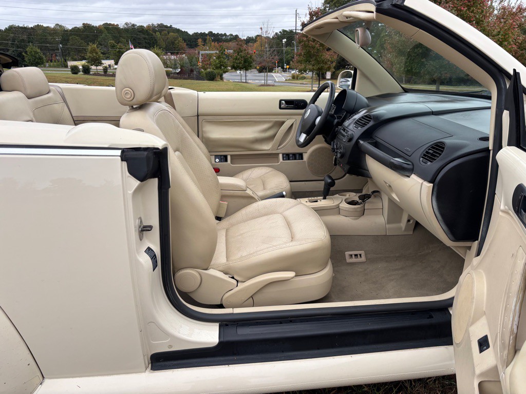 2003 Volkswagen Beetle Image 13