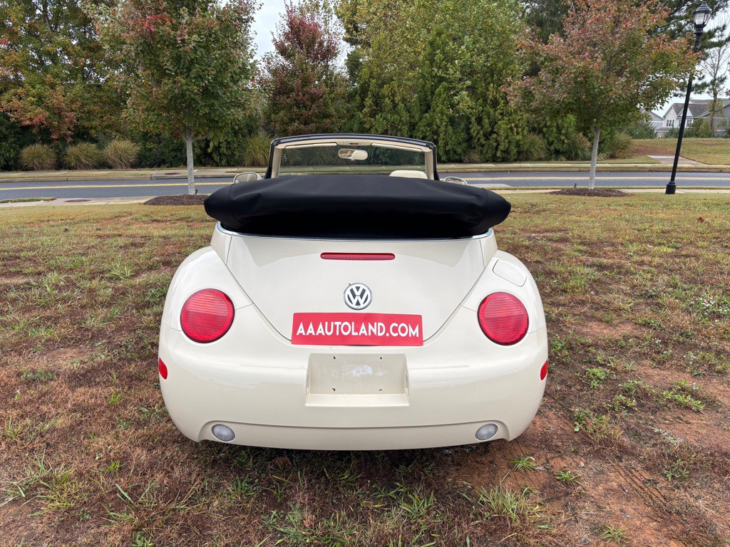 2003 Volkswagen Beetle Image 8
