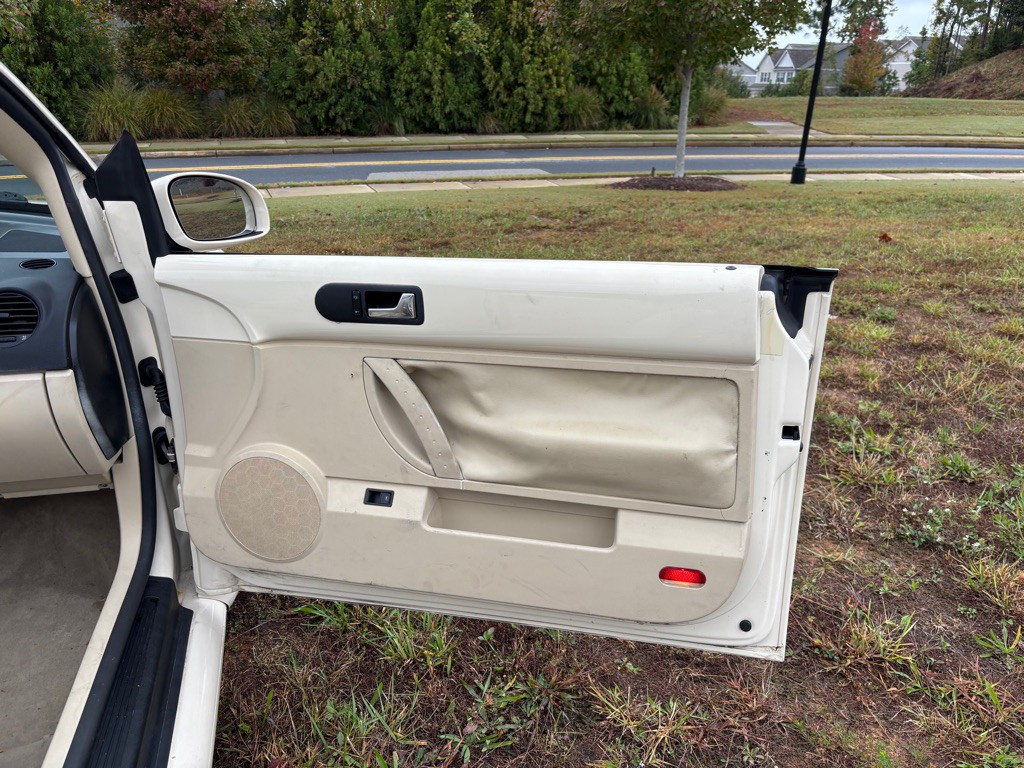 2003 Volkswagen Beetle Image 13