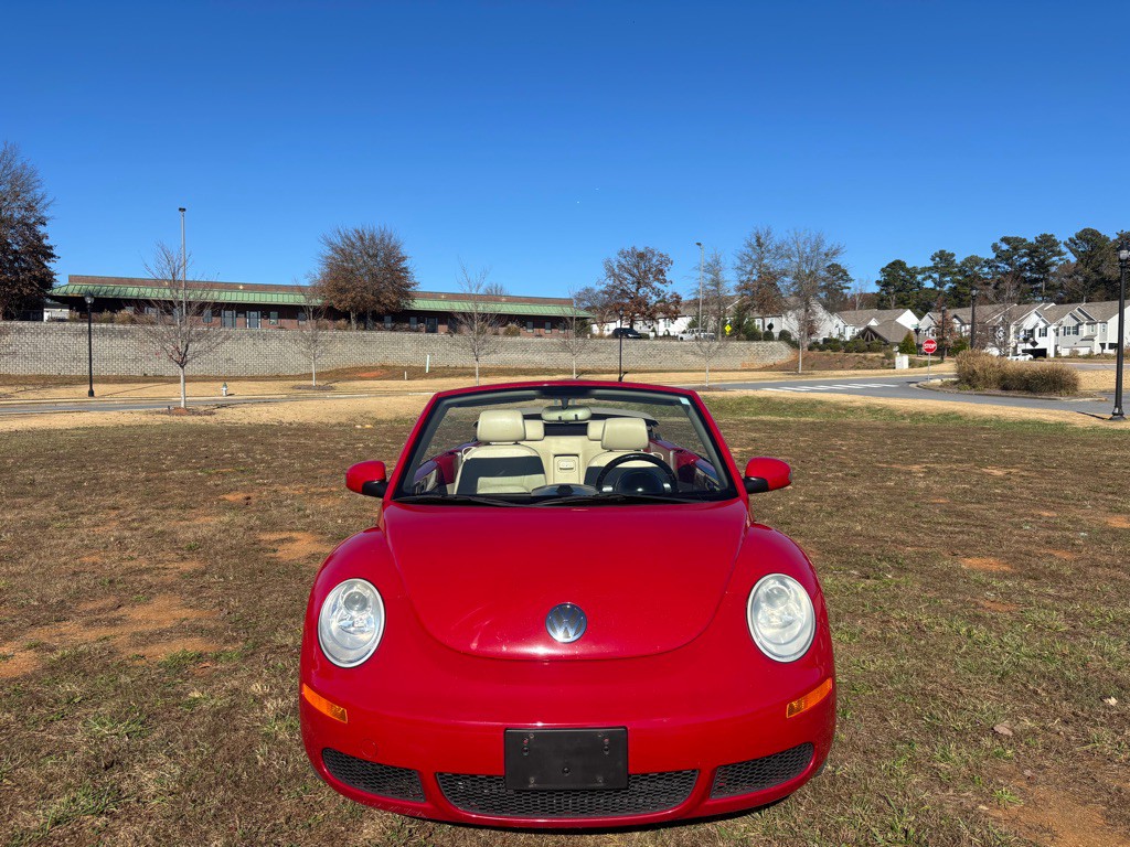 2008 Volkswagen Beetle Image 2