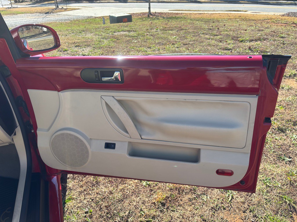 2008 Volkswagen Beetle Image 13